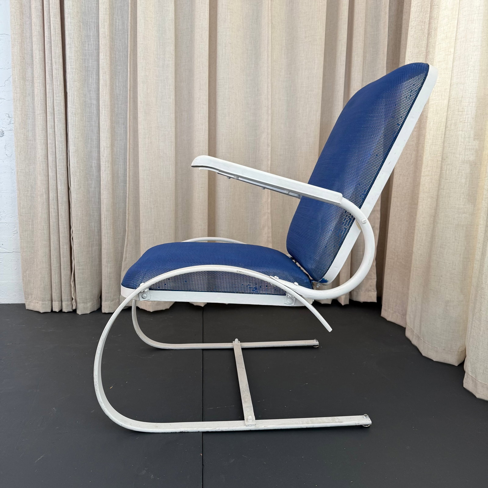Mid-Century Modern Blue Mesh Cantilever Outdoor Patio Armchair - 3