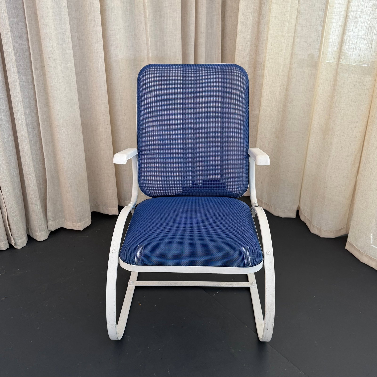 Mid-Century Modern Blue Mesh Cantilever Outdoor Patio Armchair - 4