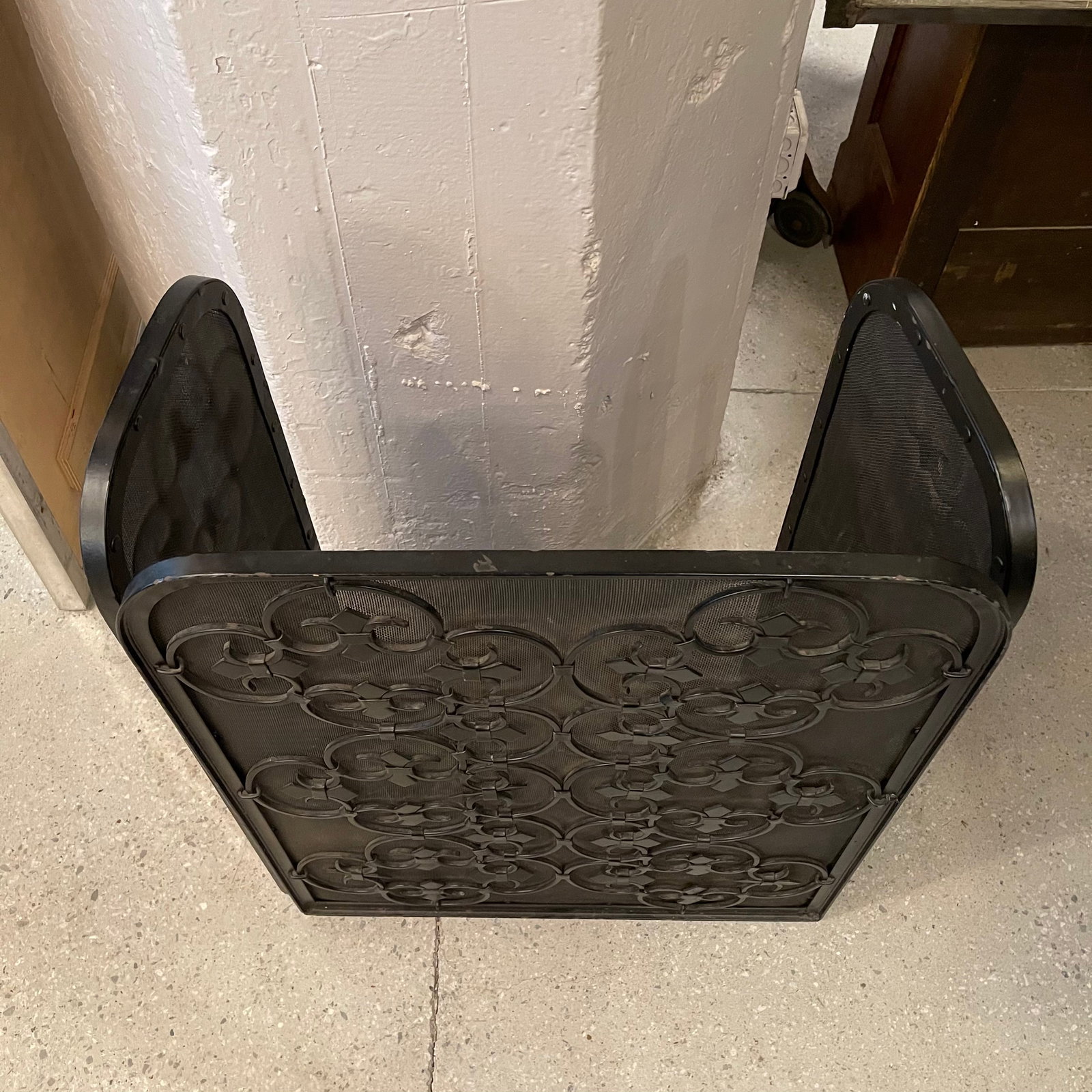 Mid 20th Century Hollywood Regency Scrolled Iron and Mesh Trifold Fireplace Screen - 4
