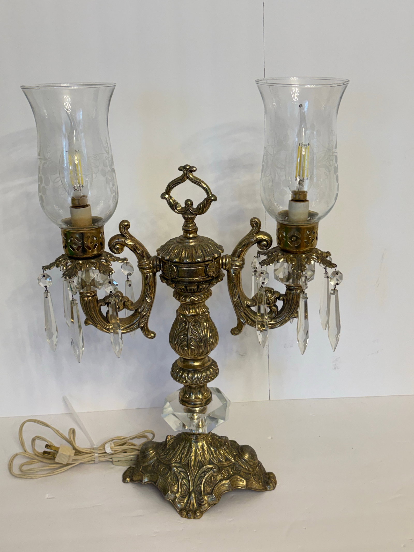 1950s Double-Armed Crystal Hollywood Regency Candelabra Desk Lamp - 2