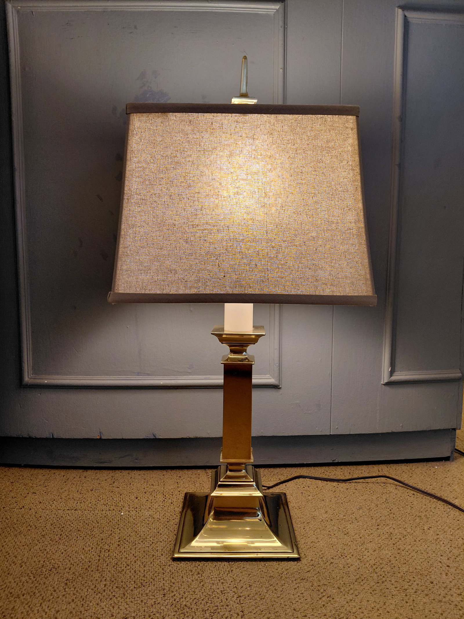 Vintage Stiffel Polished Brass Table Lamp With New Linen Shade - 2