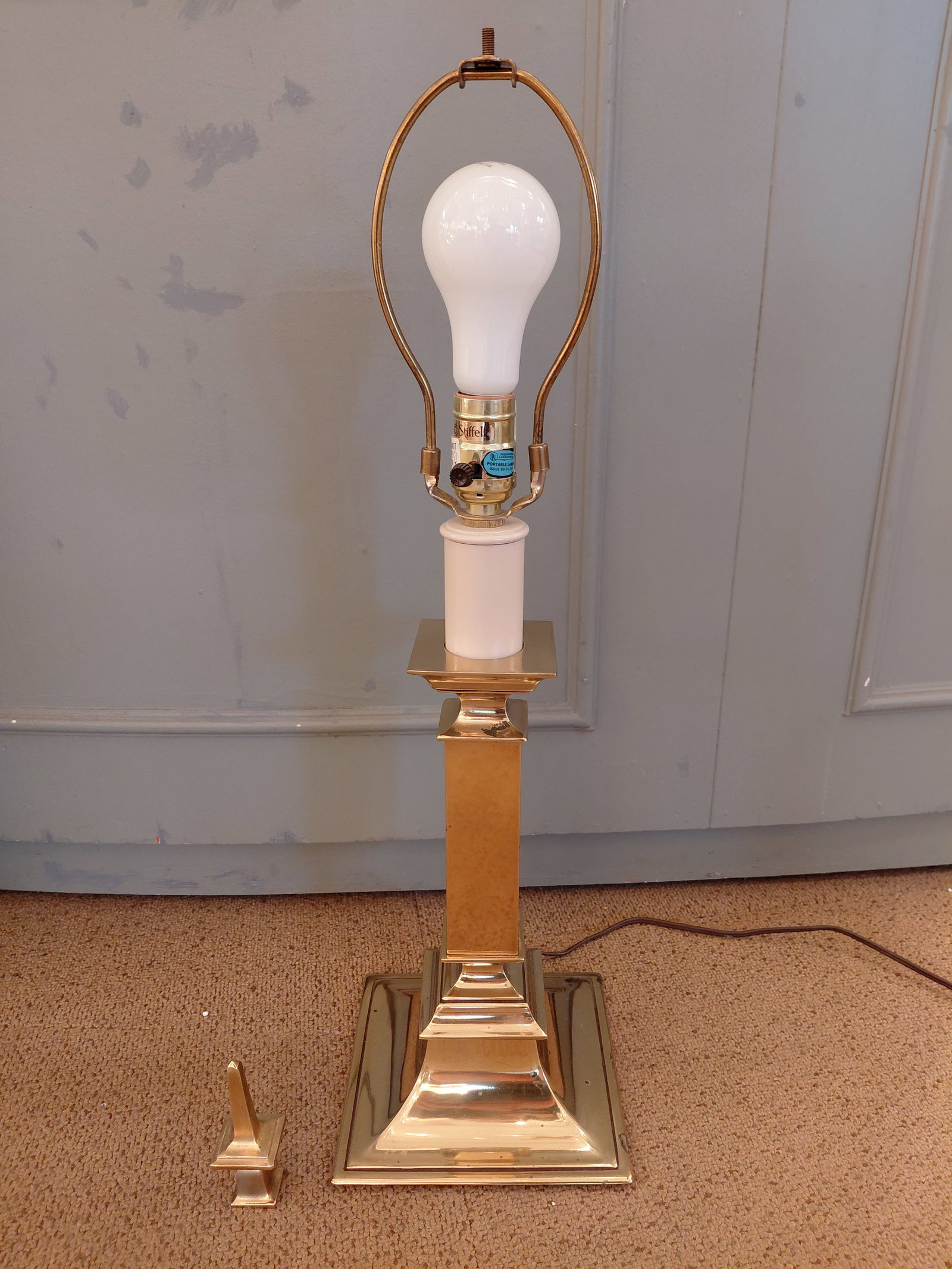 Vintage Stiffel Polished Brass Table Lamp With New Linen Shade - 4