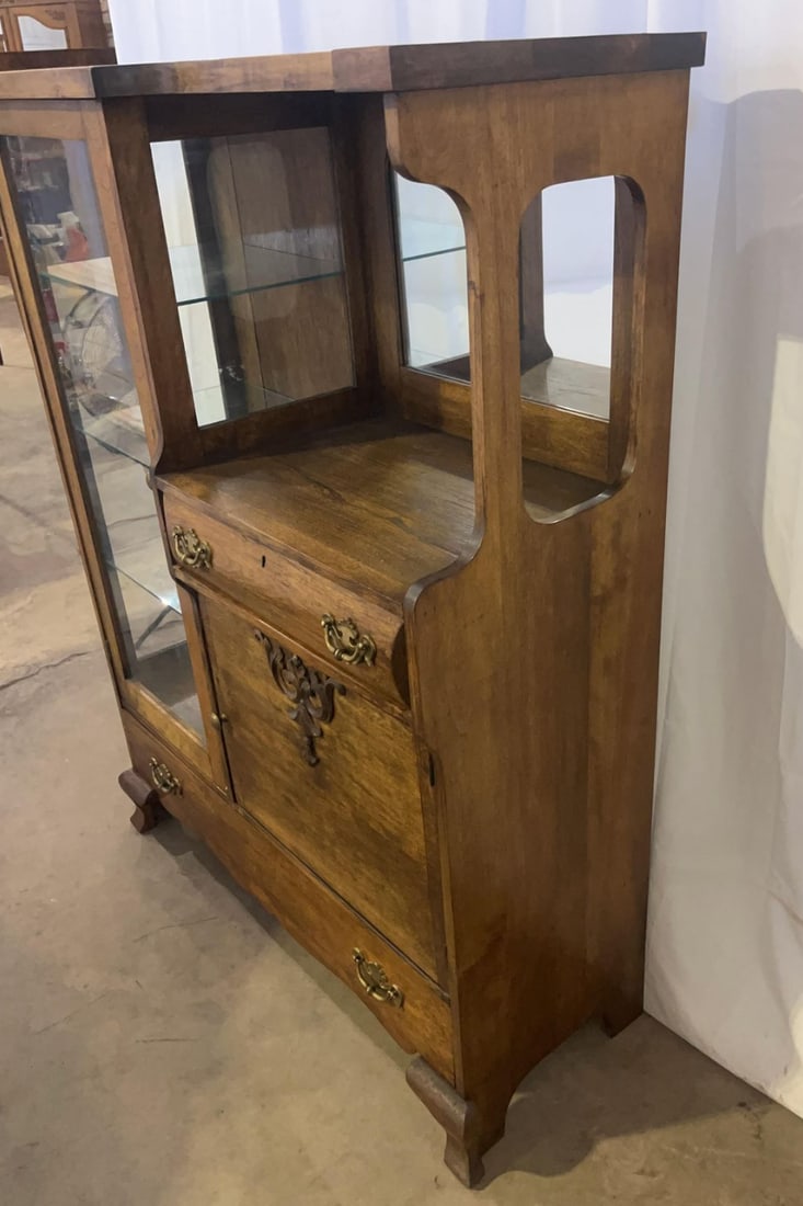 Antique American Victorian Oak Side-by-Side Curio Cabinet, C. 1895 - 3