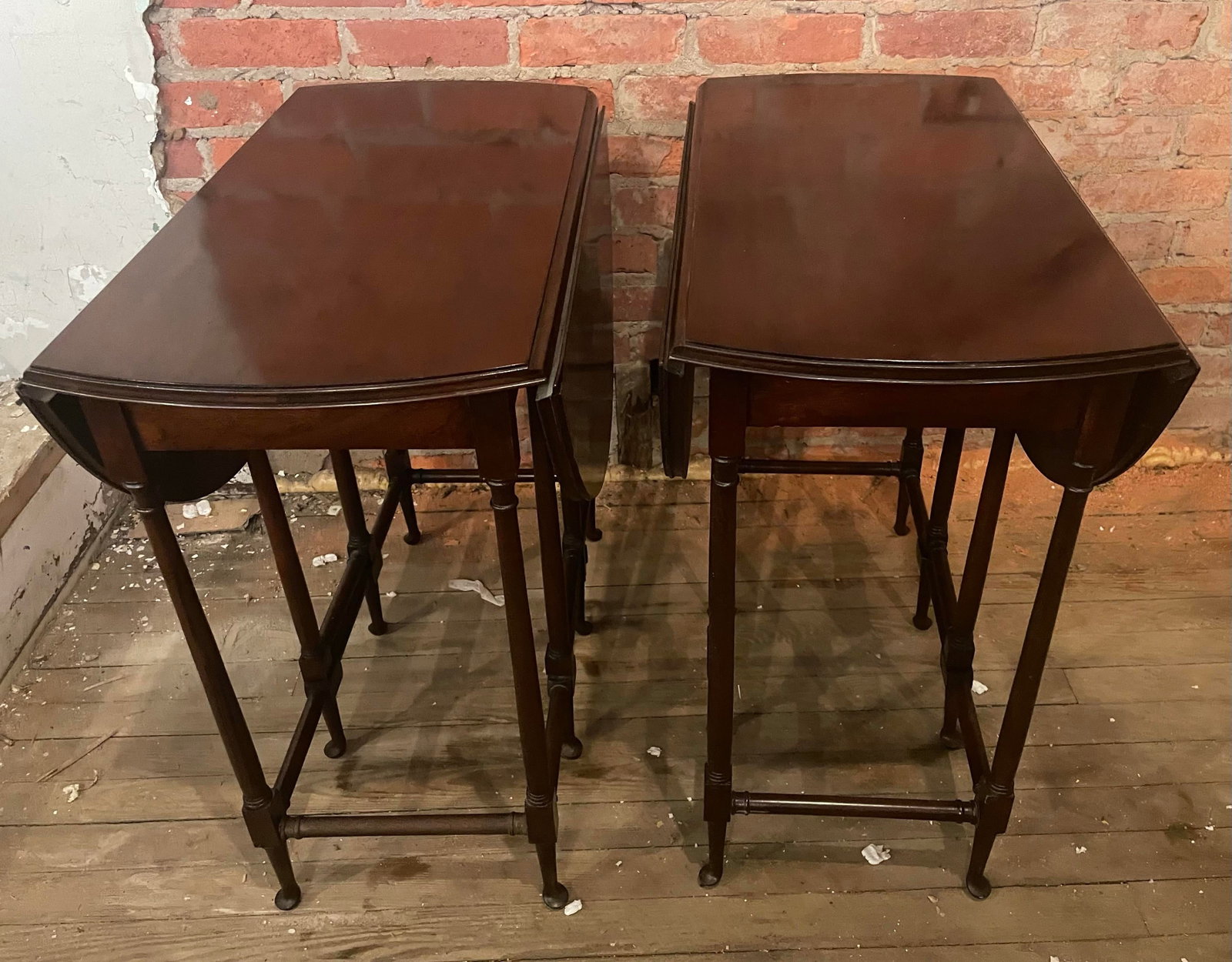 Early 20th Century Pair Petite Diminutive Mahogany Spider Leg Pad Foot Round Gateleg Tables - 4