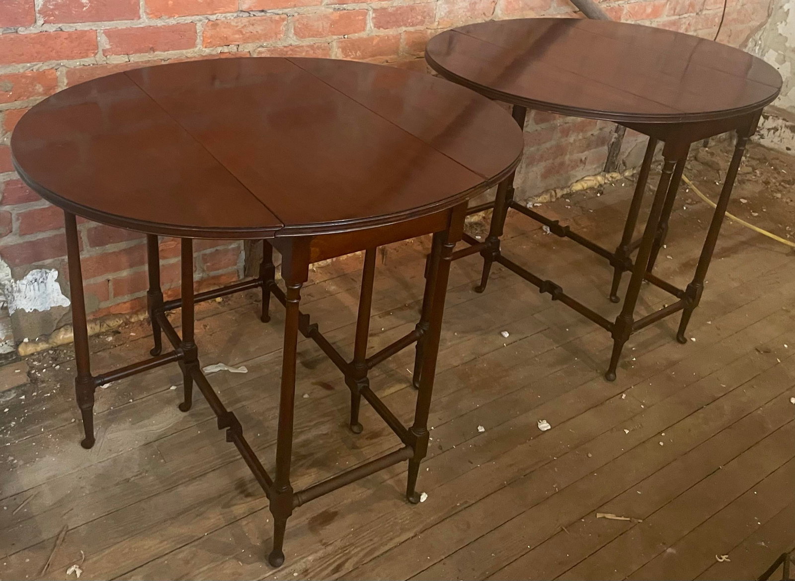 Early 20th Century Pair Petite Diminutive Mahogany Spider Leg Pad Foot Round Gateleg Tables - 5