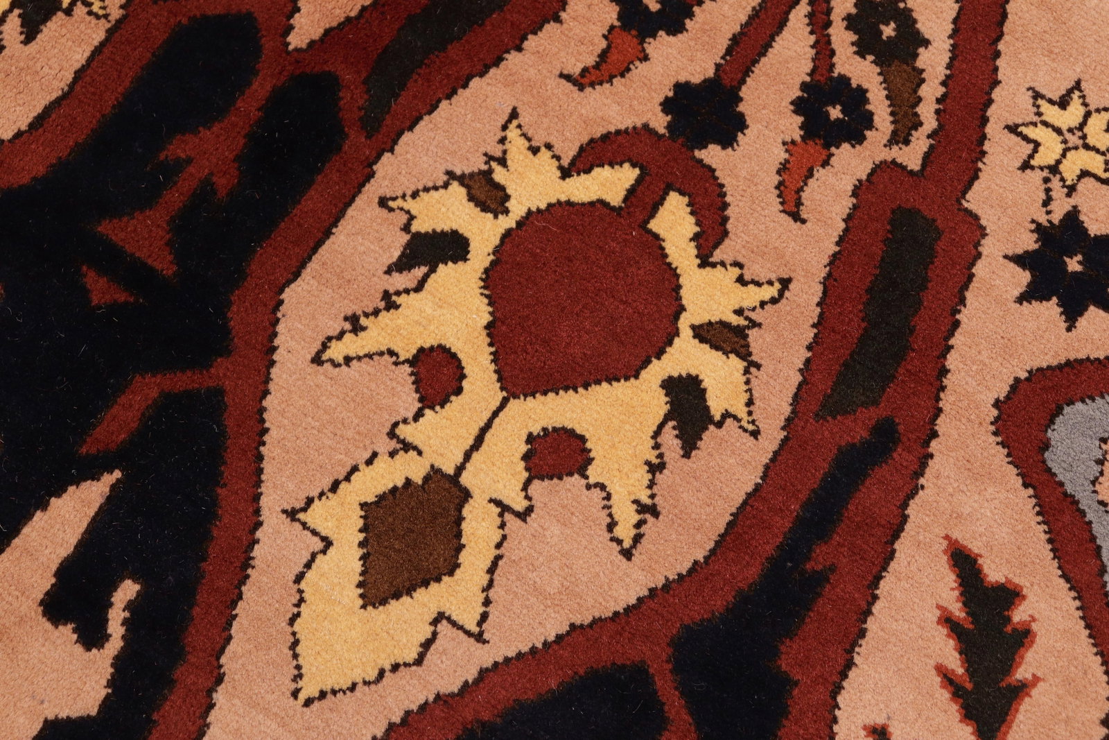 Bohemian Kargahi 1980's Tan/Red Wool Rug - 6'9'' X 9'3'' - 5