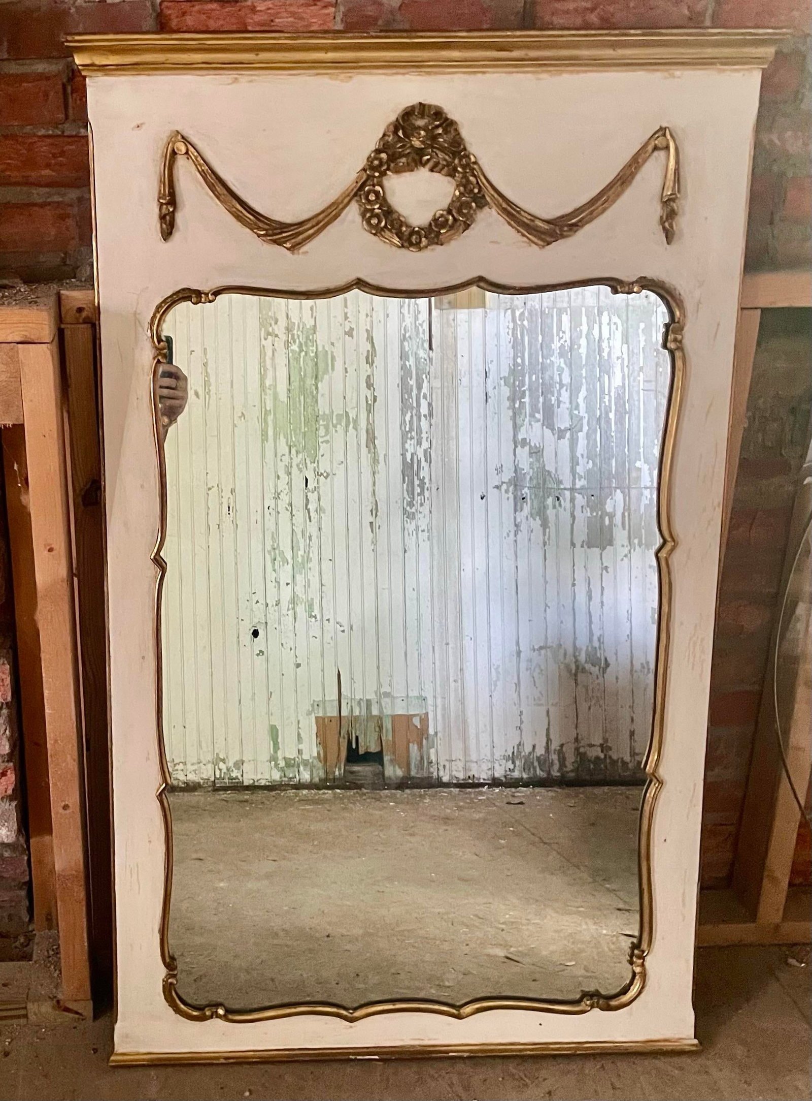 Mid 20th Century Italian Console Wall Hall Painted Gold Gilt Mirror W/Wreath & Garland - 2