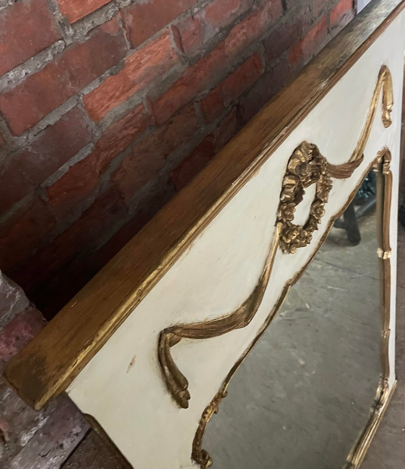 Mid 20th Century Italian Console Wall Hall Painted Gold Gilt Mirror W/Wreath & Garland - 7