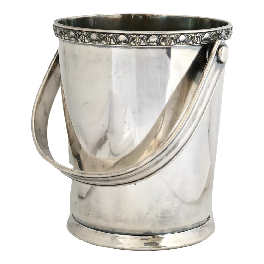 1880s Heavy Gorham Silverplate Champagne Bucket: Late 19th century Gorham silverplate champagne bucket dating to the 1880s, distinguished by its unusually tall stance, swing handle and restrained yet elegant form. The heavy cylindrical body is