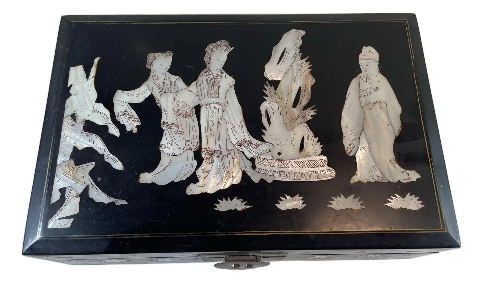 Mid 20th Century Asian Geisha Girl Scene Mother of Pearl Inlaid Black Lacquer Jewelry Box: Here is a fine quality heavy black lacquer jewelry box with a wonderful line carved mother of pearl inlay geisha girl scene on the top and flower and diamond repeat patterns around three sides and a f