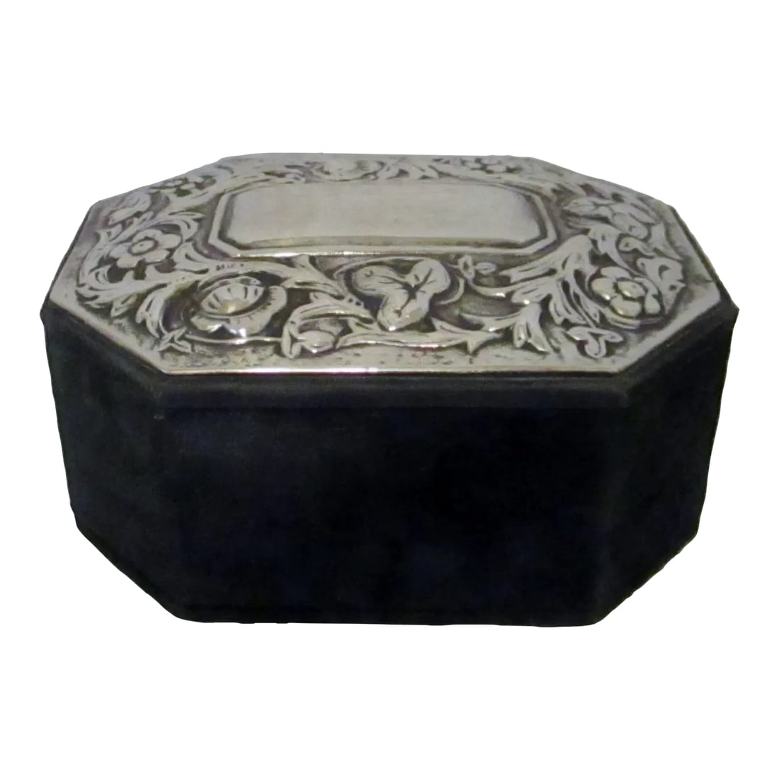 1950s Limentani Argenti Silver Embossed Lid Black Velvet Trinket Box Oval Octagon: Limentani Argenti Silver Embossed Lid Black Velvet Trinket Box Oval Octagon Shape A beautiful Argentinian silver and velvet box. Comes from the estate of a high end collector. Measures 6.25" L x 4.50"