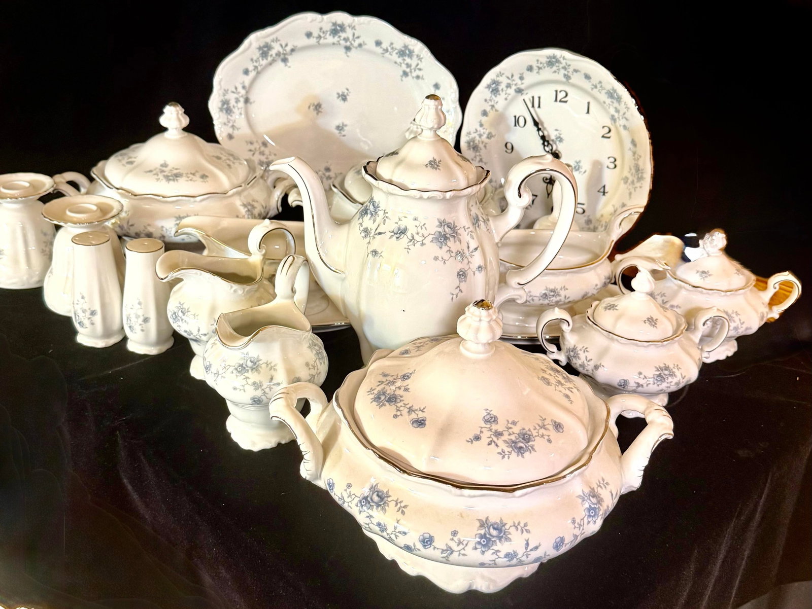 Mid 20th Century Johann Haviland Blue Garland Fine China - 105 pcs - 11