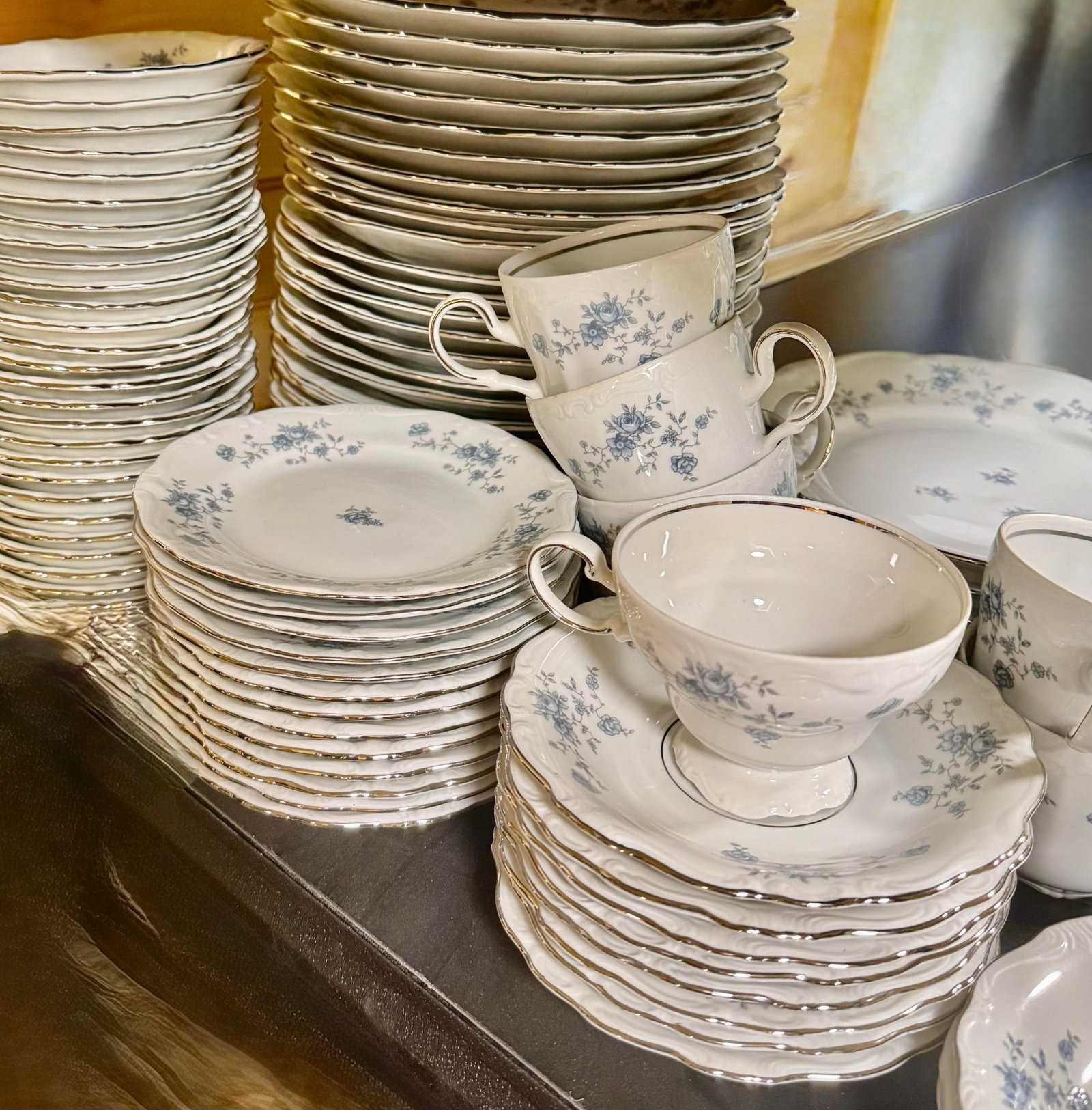 Mid 20th Century Johann Haviland Blue Garland Fine China - 105 pcs - 4