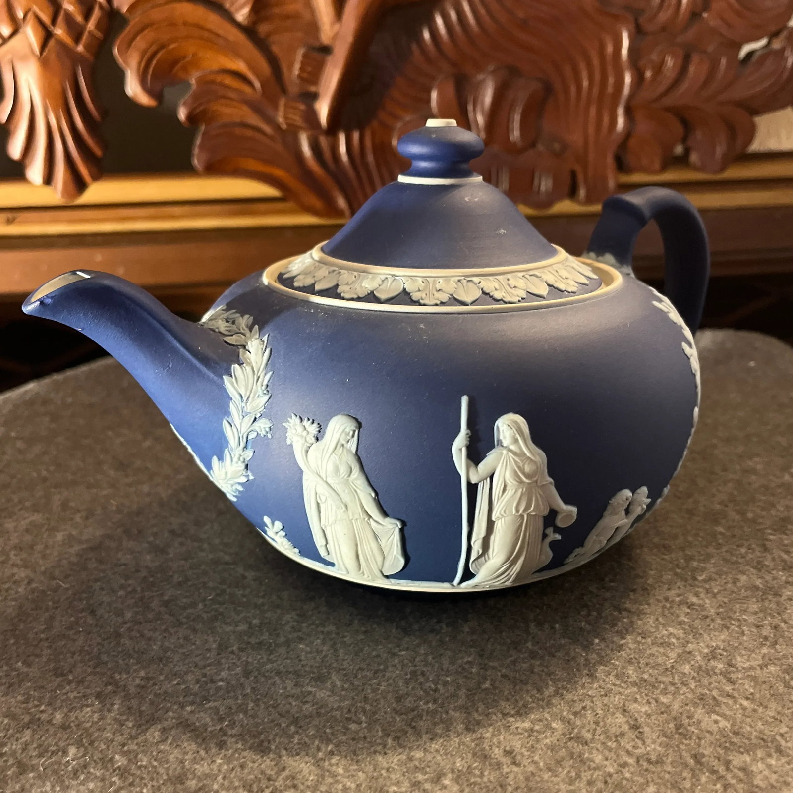 Early 20th Century Wedgwood Blue Jasperware Teapot & Lid - 4