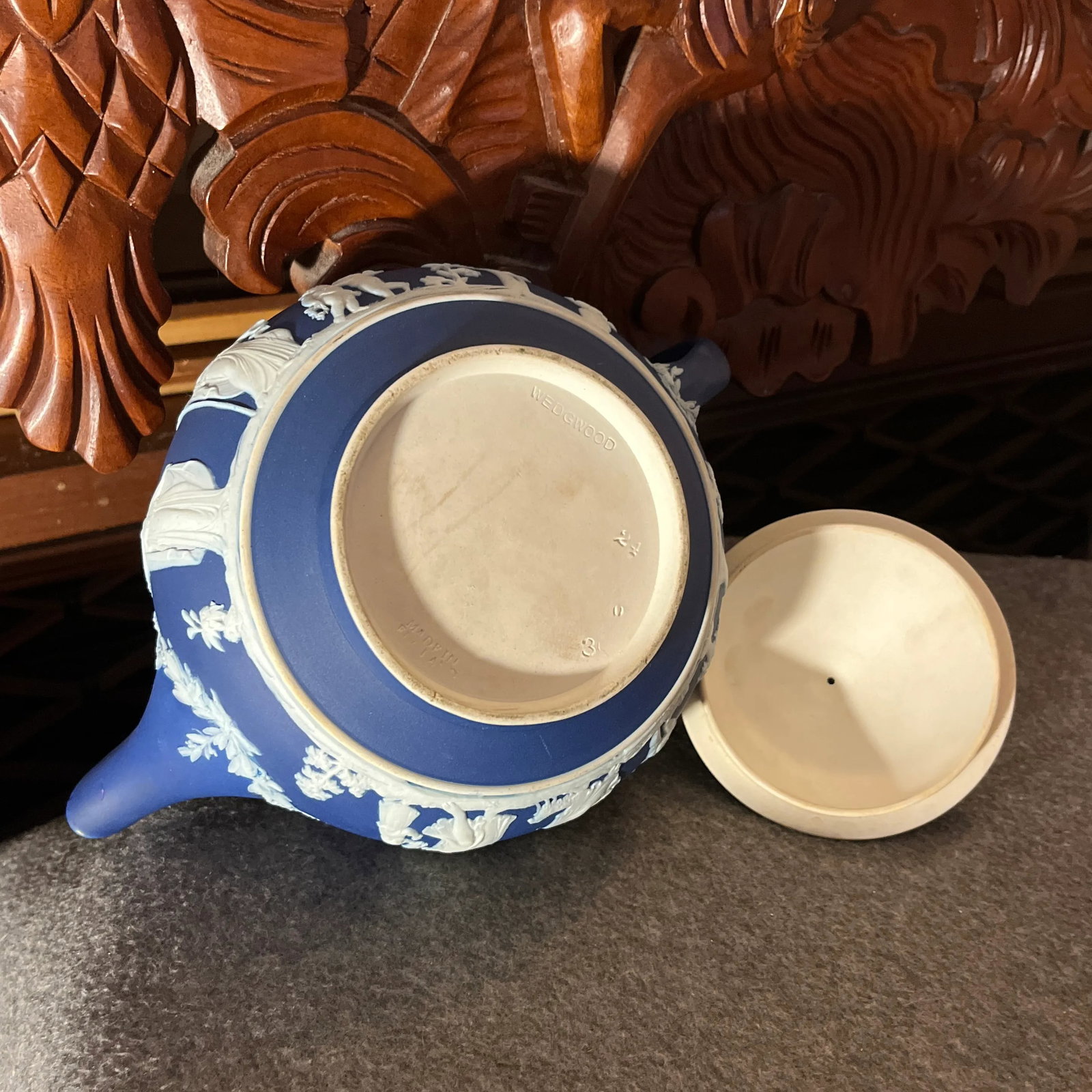 Early 20th Century Wedgwood Blue Jasperware Teapot & Lid - 9