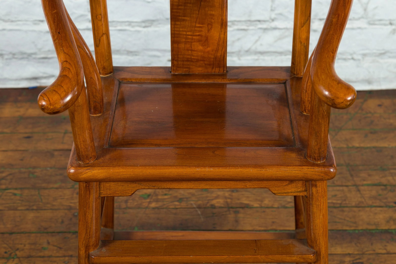 Small Vintage Chinese Horseshoe Back Chair with Wooden Seat and Side Stretchers - 4