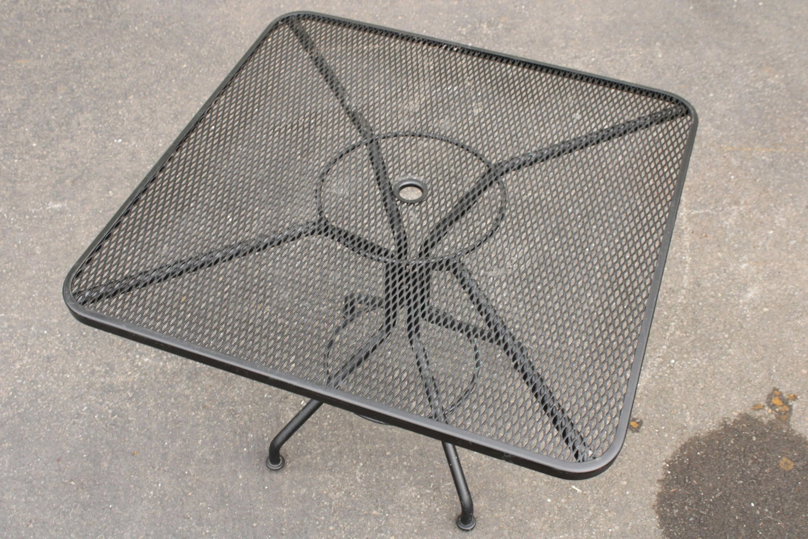 Early 21st Century Metro' Cast Iron Outdoor Dining Set - 5 Pieces - 6