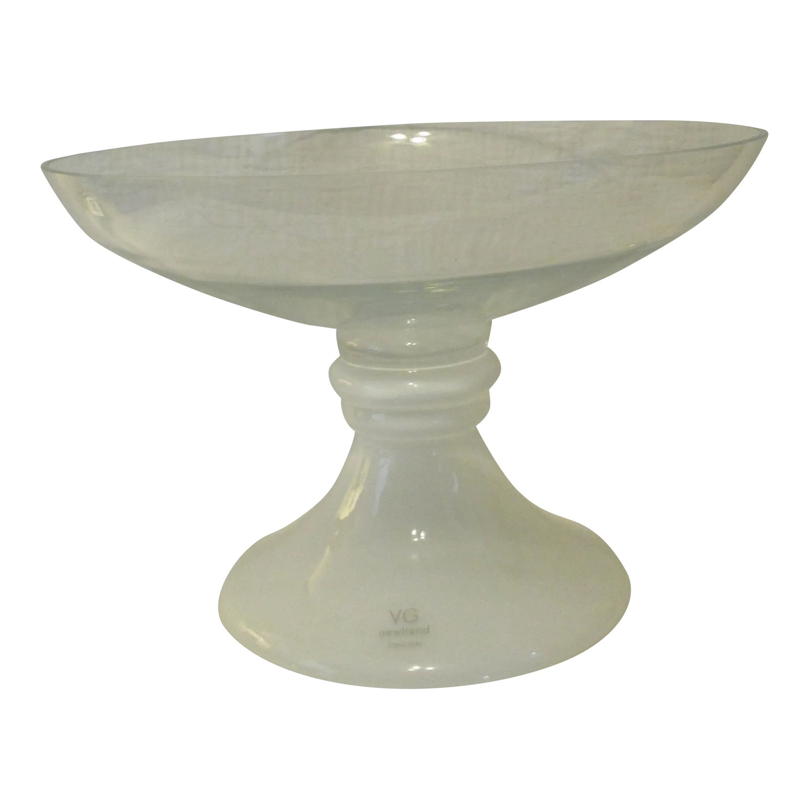 Italian Large Centerpiece Vase White Base Clear Bowl: NEW VGnewtrend Collection Large Italian Centerpiece Vase White Base Clear Bowl New with tags. This beautiful piece of murano art glass comes from the high end designer VGnewtrend. Acquired from an