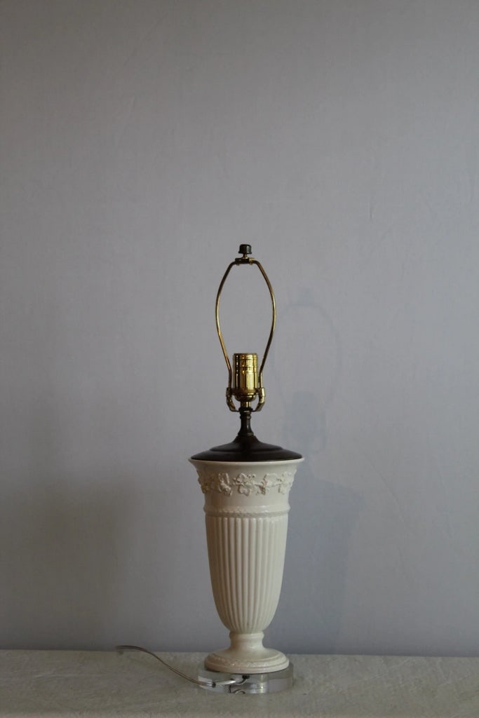 1930s Wedgwood Embossed Table Lamp - 7