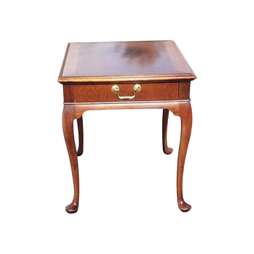Hickory Chair Chippendale Mahogany Banded Top Side Table With Queen Ann Legs: Hickory Chair Chippendale Mahogany Banded Top Side Table with Queen Ann Legs. James River Plantations collection. Good vintage condition. Measures 21"W x 26"D x 24.25" H Condition: Alterations: Origin
