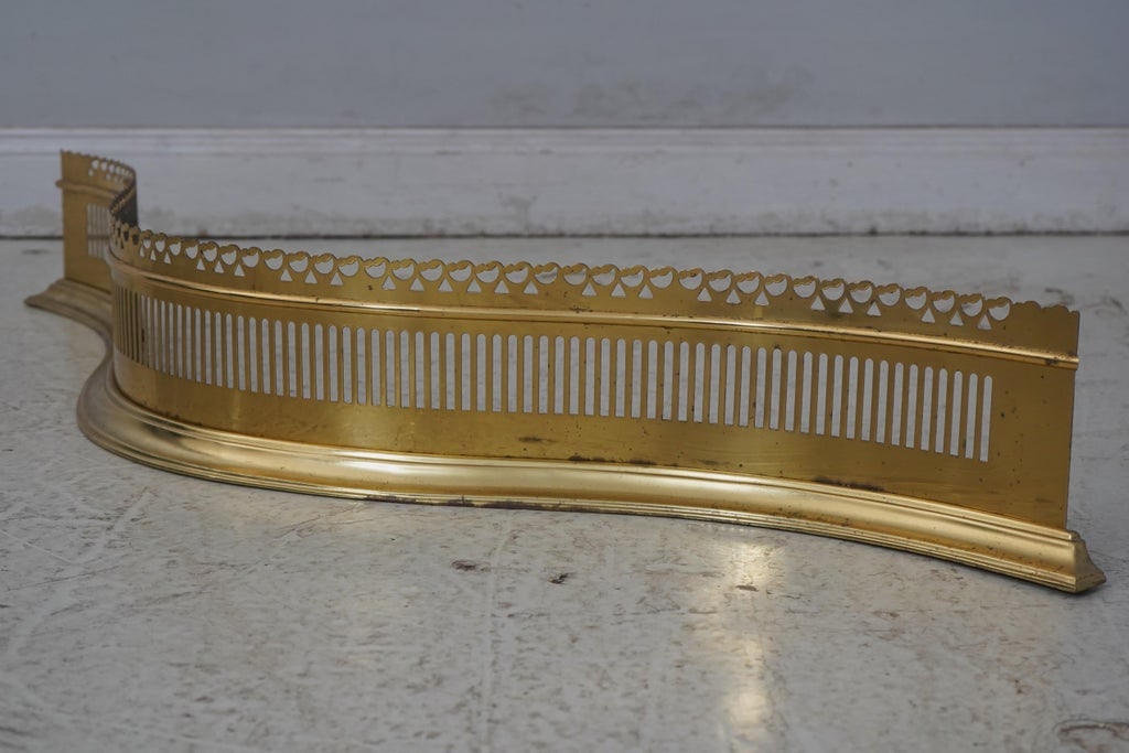 Virginia Metalcrafters Colonial Williamsburg Brass Fireplace Fender - 2