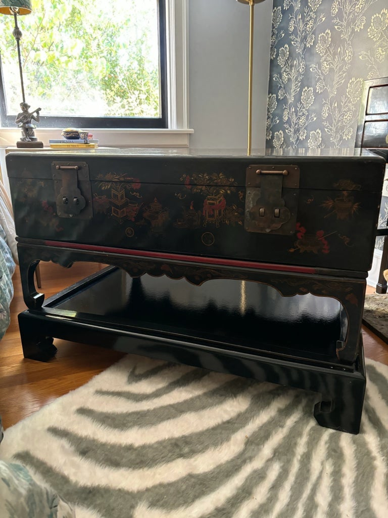 Early 1900s Chinoiserie Black Lacquer Trunk / Coffee Table on Two Stands - 3