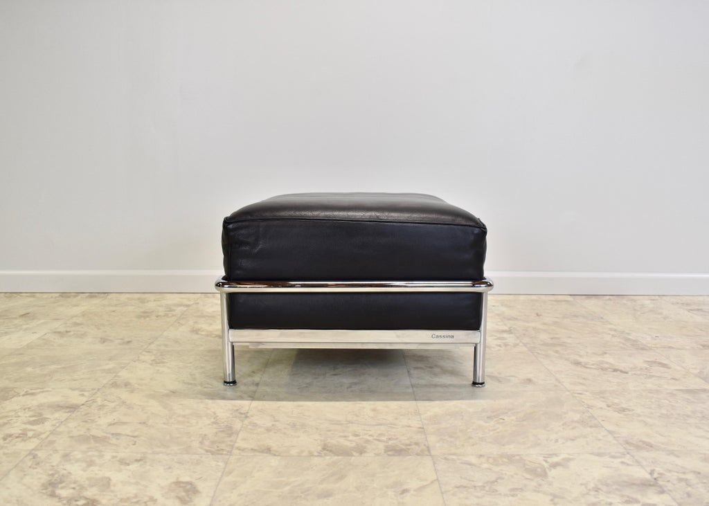 Contemporary Cassina Le Corbusier Lc2 Ottomans by Jeanneret Perriand - 7
