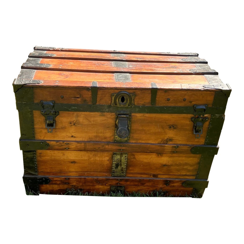 Late 19th Century Antique American Trunk: This trunk dates from the turn of the century Nice flat top suitable for a coffee table Found in New England north of Boston Condition: Alterations: Original Condition Unaltered Imperfections: Some