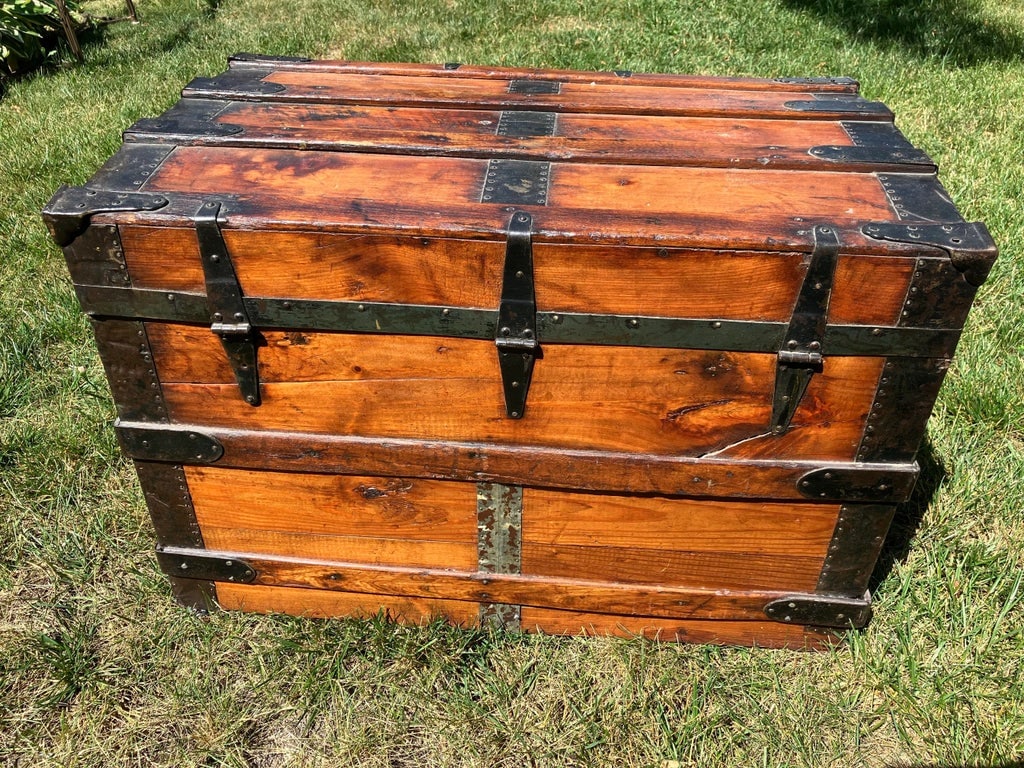 Late 19th Century Antique American Trunk - 8