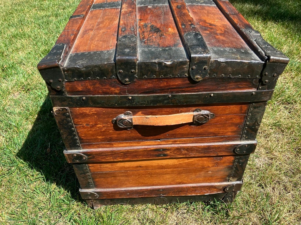 Late 19th Century Antique American Trunk - 9