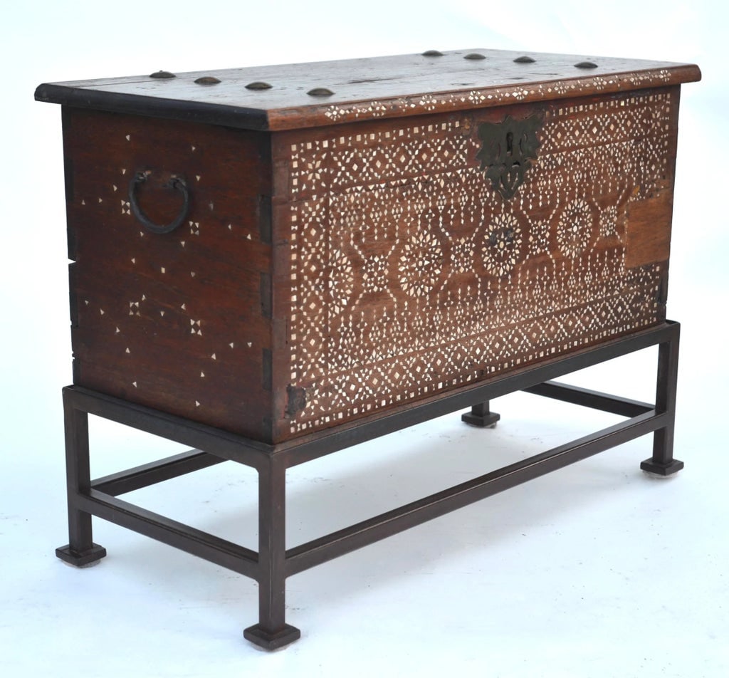 Antique Philippine Shell Inlay Wood Chest - 4