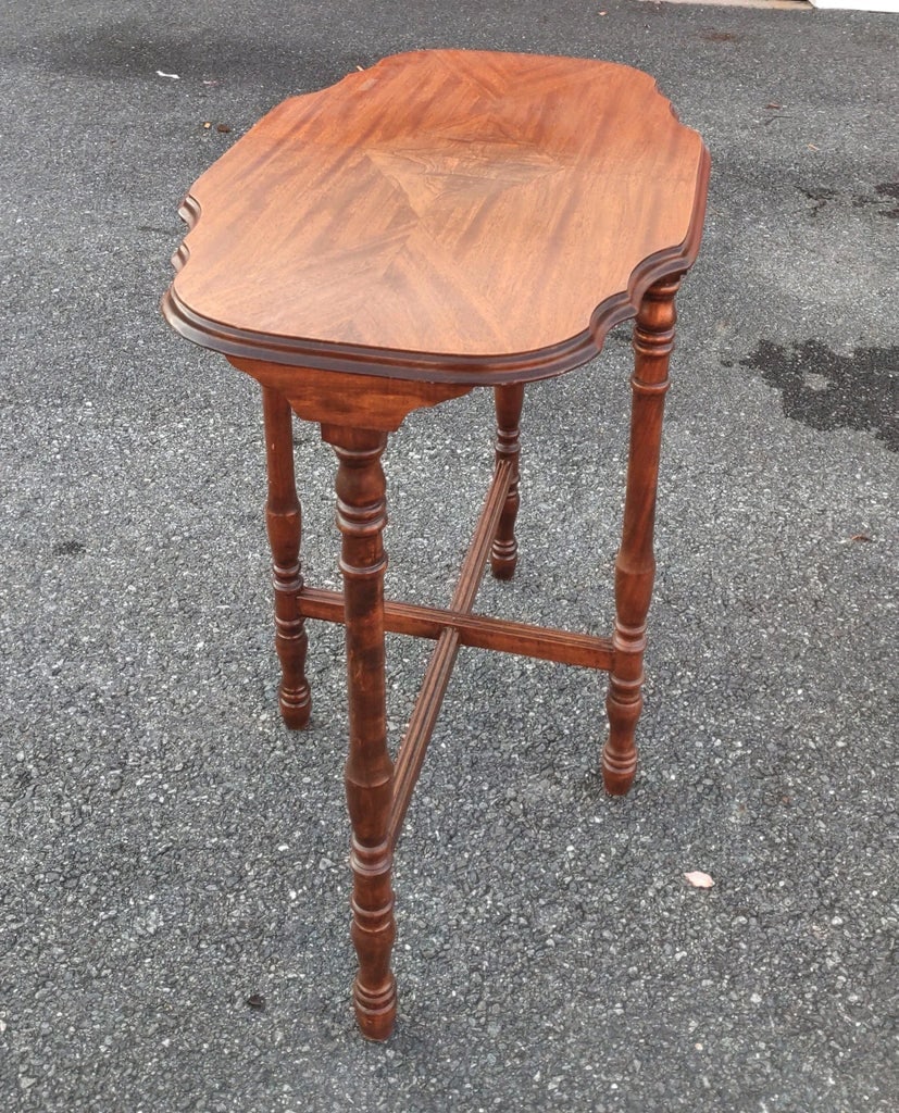 Mid 20th Century Antique Edwardian Style Scallop Side Table - 3