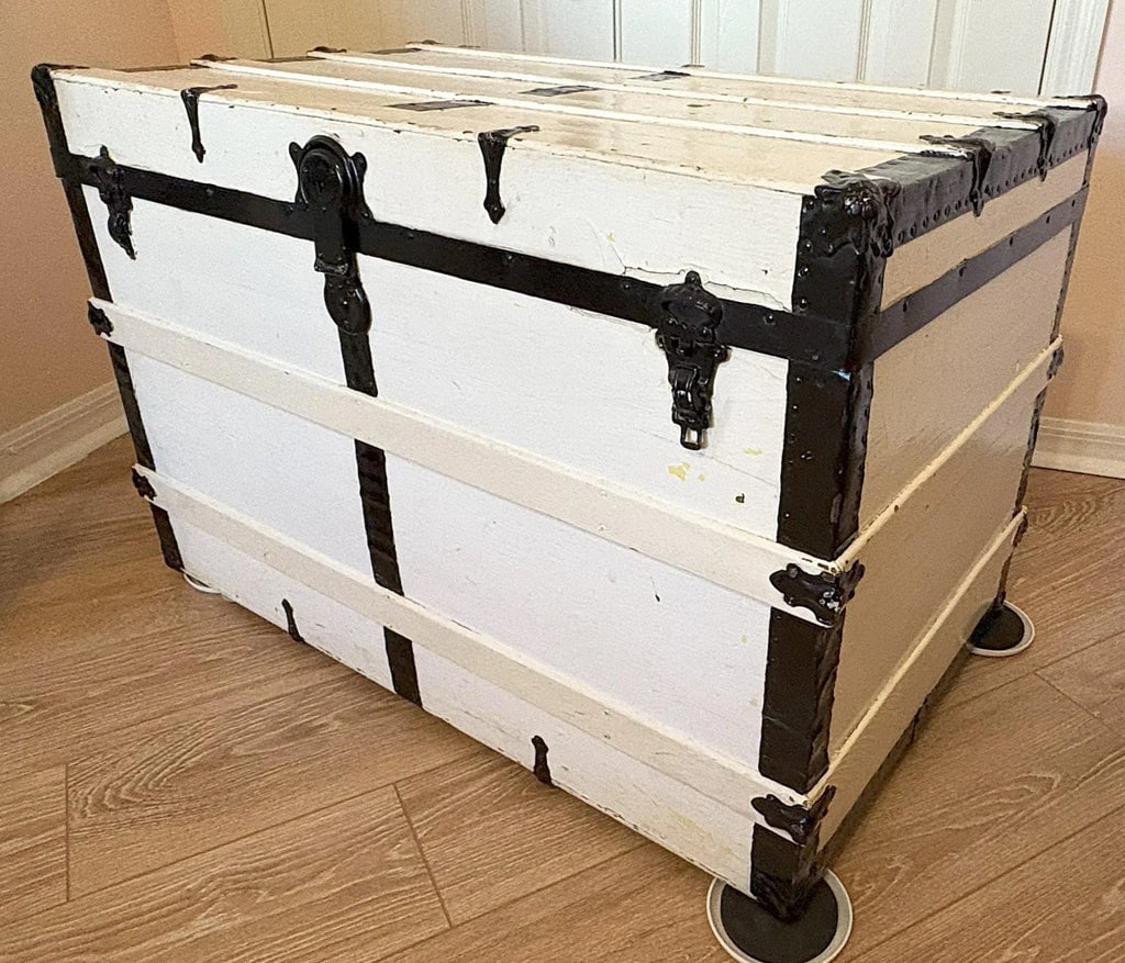 Early 1900's Antique Steamer Trunk on Casters - 2