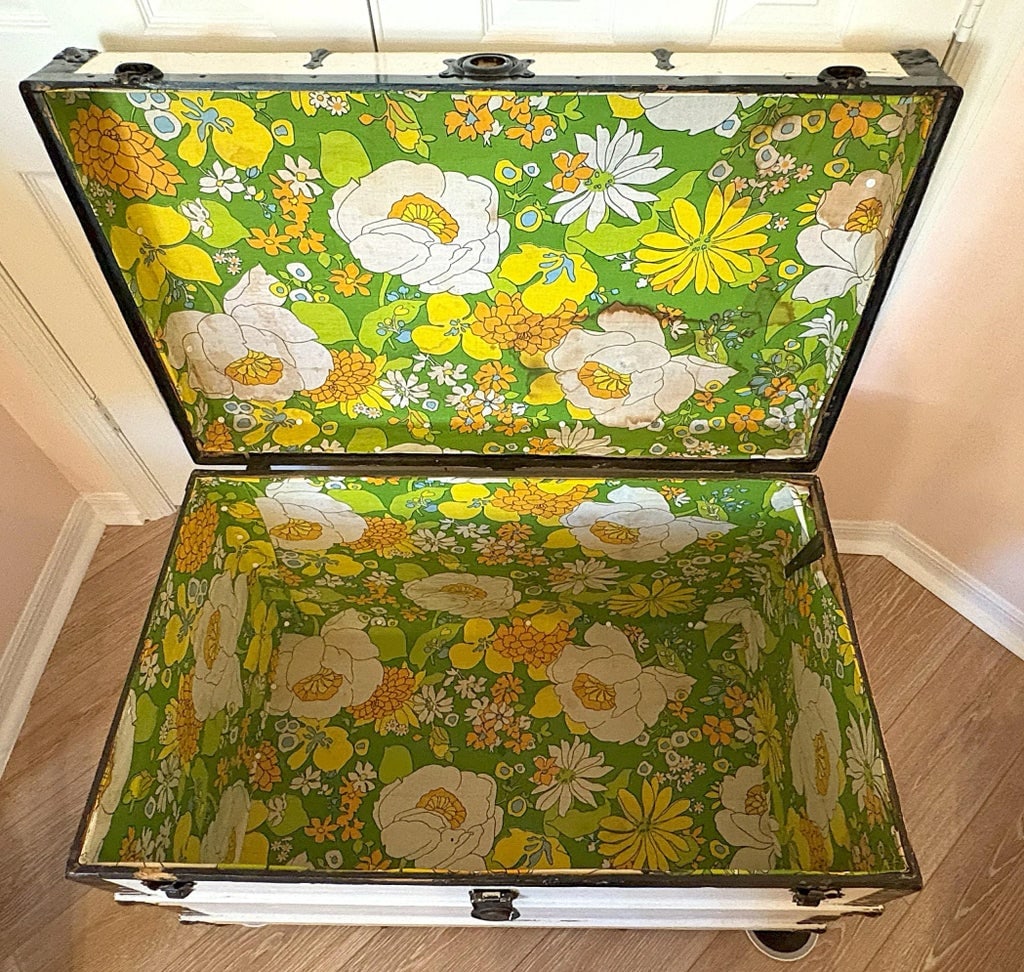 Early 1900's Antique Steamer Trunk on Casters - 4