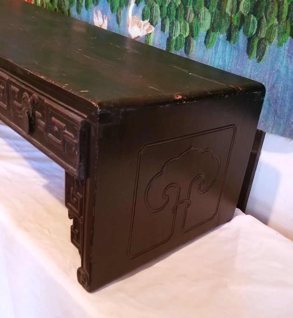 1940s Chinese Carved Elmwood Narrow Low Coffee Table With Two Drawers - 6