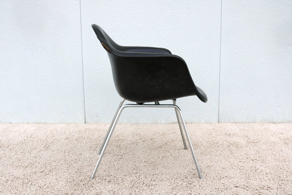 Vintage Mid-Century Modern Herman Miller Eames Molded Fiberglass Black Armchair - 7