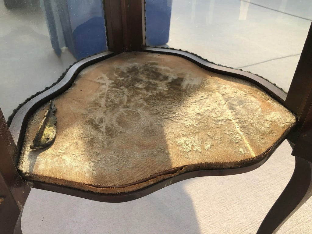 Late 19th Century Louis XV Style Curved Glass Vitrine - 3
