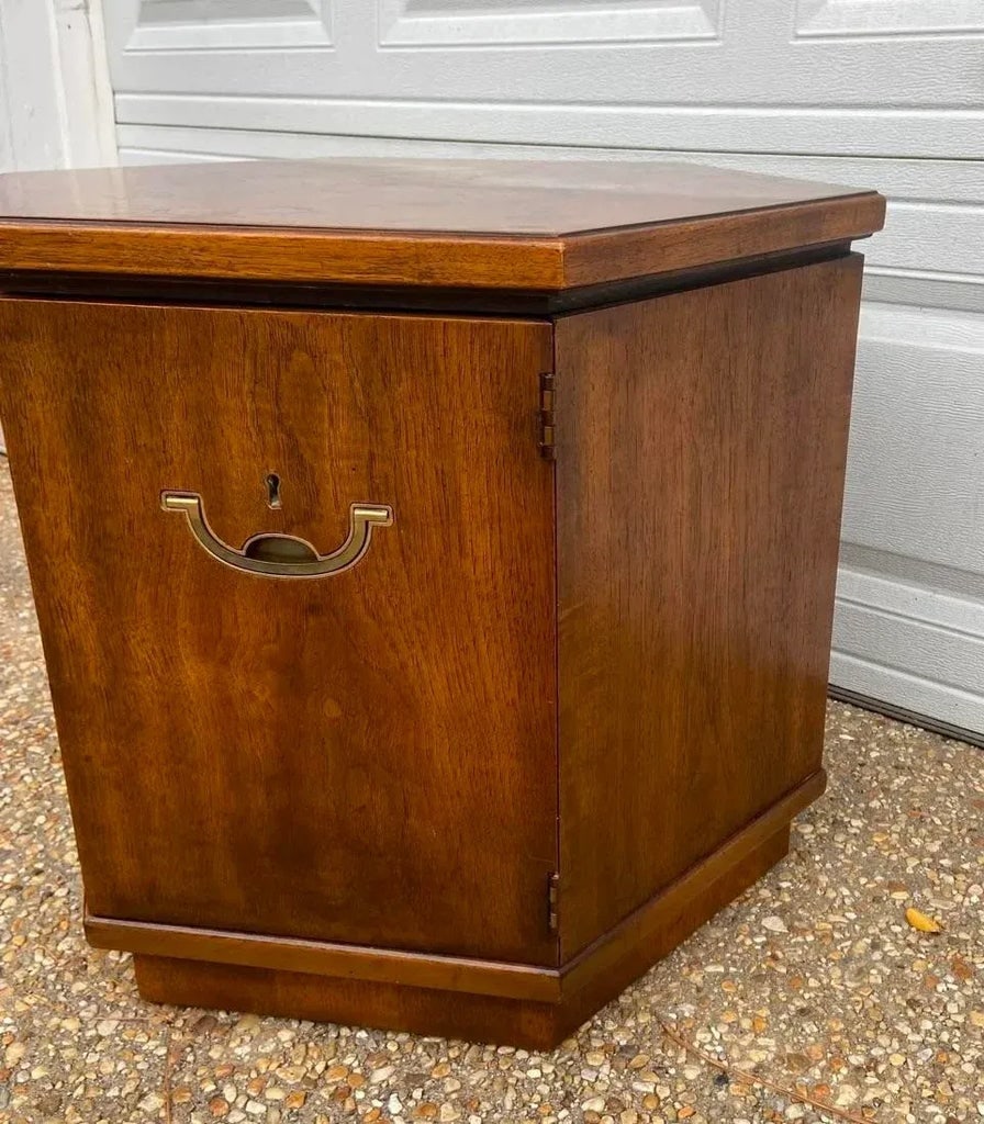 Mid 20th Century Drexel Accolade Six-Sided Side Walnut Side Table With Campaign-Style Brass Fittings - 2