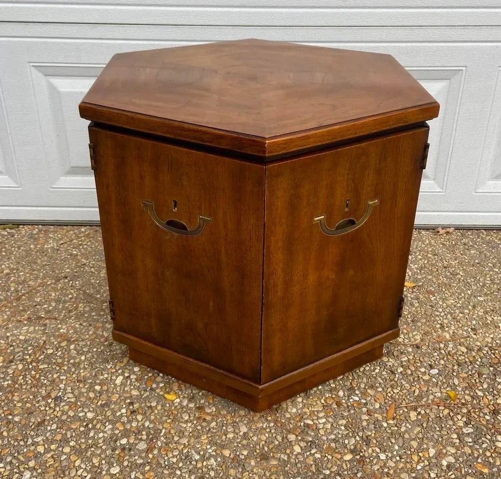 Mid 20th Century Drexel Accolade Six-Sided Side Walnut Side Table With Campaign-Style Brass Fittings - 7