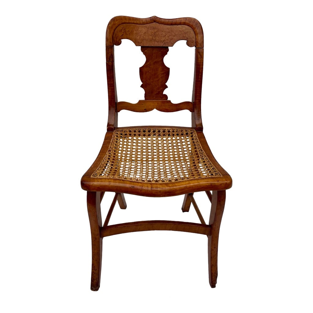 Early 19th Century Antique Federal Period Bird's Eye & Tiger Maple Dining Chair: This federal era chair can date to the later part of the 18th century or the earliest quarter of the 19th century with the sabre leg chair typically dating to 1810 - 1820. The superior form of the cha