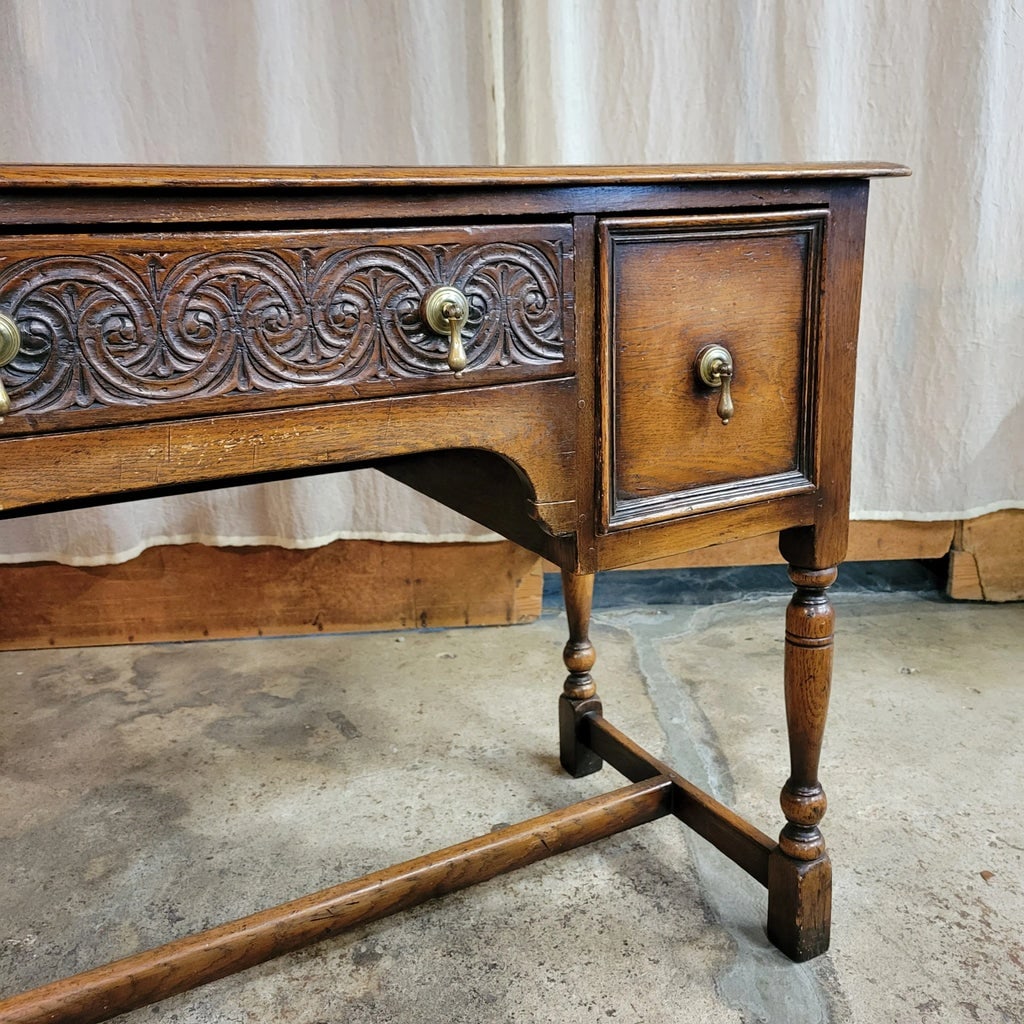1930s English Oak Lady's Desk on Turned Legs With H Stretcher Base and Tear Drop Handles - 5