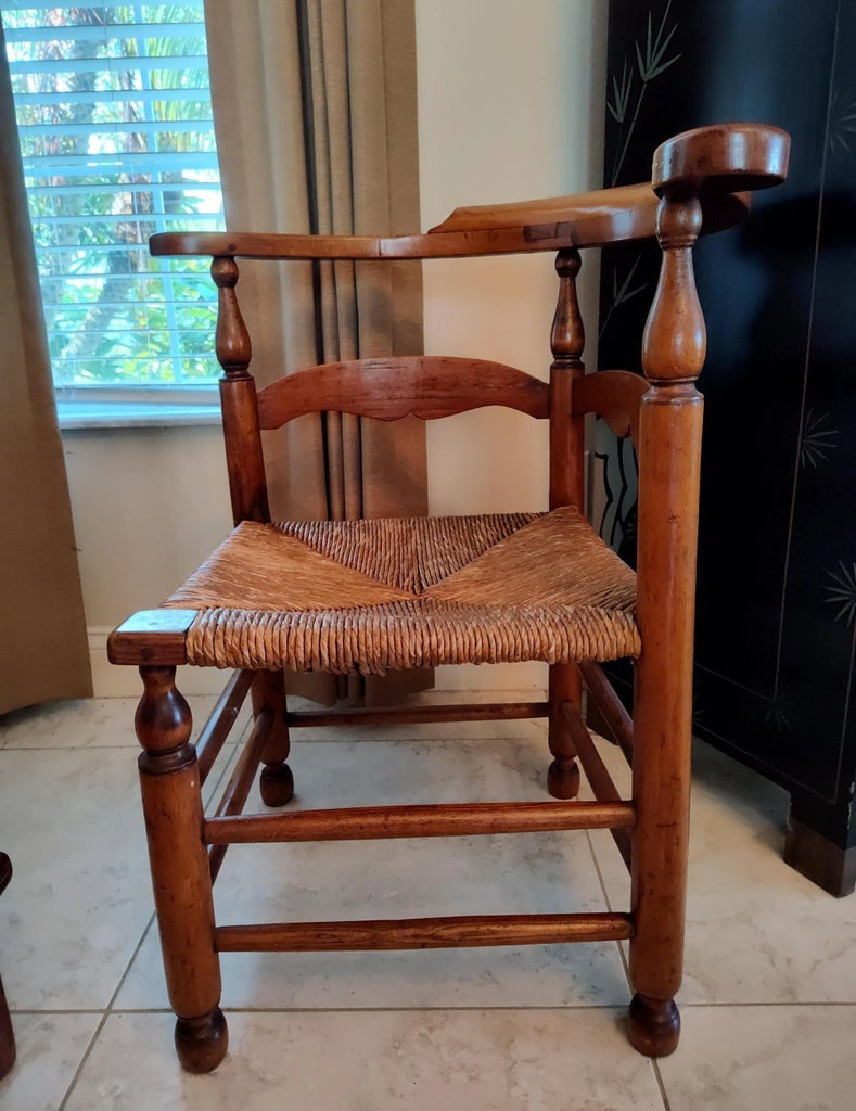 1770s Queen Anne Corner Roundabout Maple/ Hickory Accent Chair - 7