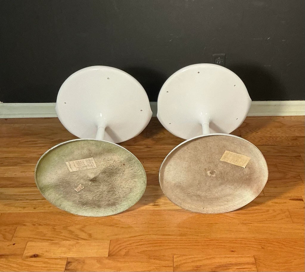 Italian Space Age Set of Two Fiberglass Side Chairs With Tulip Base 1960s - 10
