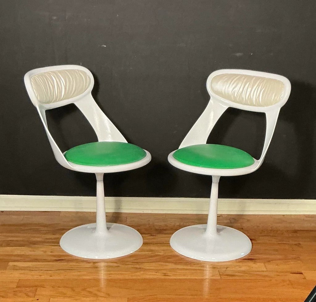 Italian Space Age Set of Two Fiberglass Side Chairs With Tulip Base 1960s - 7
