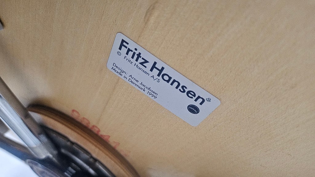 Fritz Hansen Series 7 Padded Chair in Red Fabric - 3