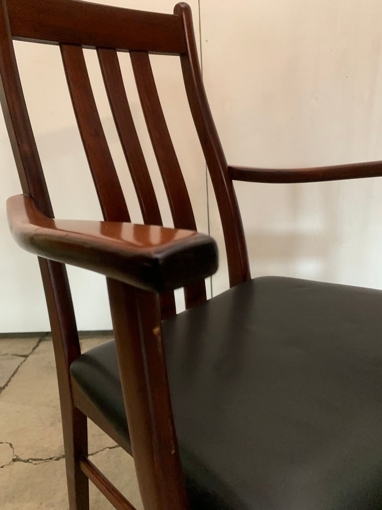1960s A Danish Pair of High-Backed Dining Table Chairs With Armrests - 17