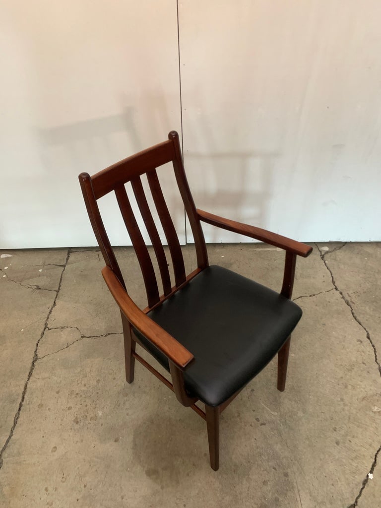 1960s A Danish Pair of High-Backed Dining Table Chairs With Armrests - 18