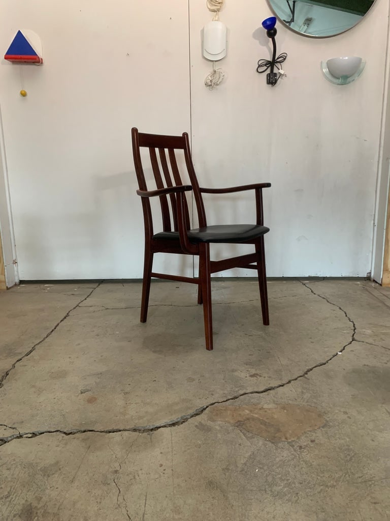 1960s A Danish Pair of High-Backed Dining Table Chairs With Armrests - 7