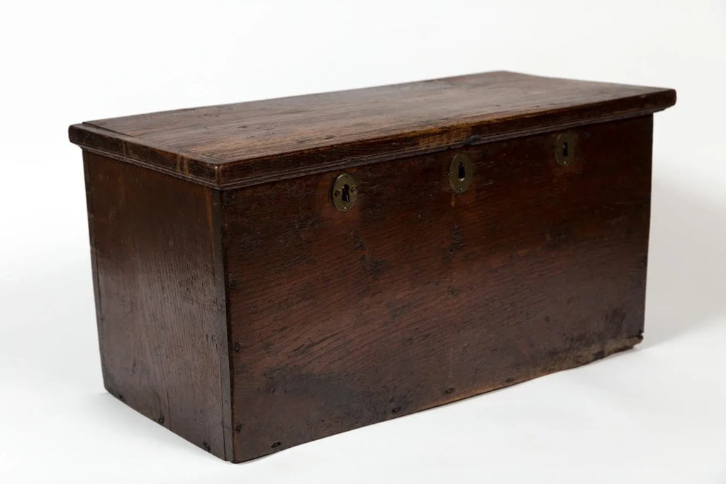 European Walnut Storage Chest, Early 19th Century - 7