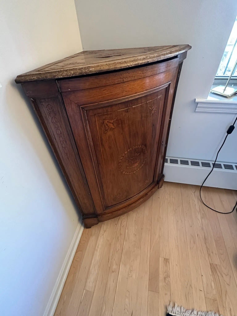 18th Century Austrian Inlaid Walnut Corner Cabinet - 7
